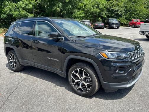 Diamond Black Crystal Pearlcoat 2025 Jeep Compass Limited