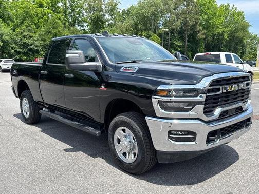 Diamond Black Crystal Pearlcoat 2026 RAM 2500 Tradesman Crew Cab 4x4 6'4' Box