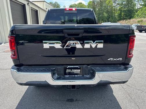 Diamond Black Crystal Pearlcoat 2026 RAM 2500 Tradesman Crew Cab 4x4 6'4' Box