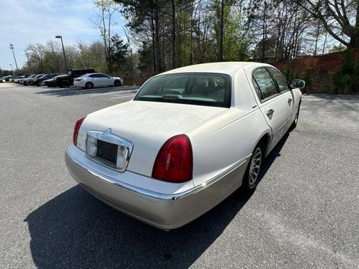 2001 Lincoln Town Car Signature