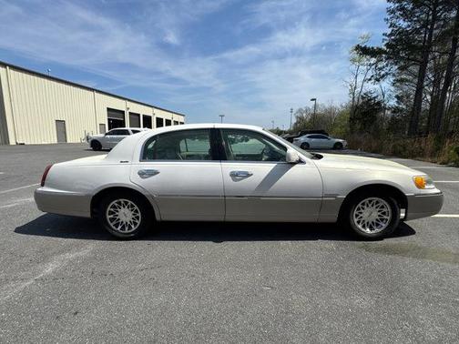 2001 Lincoln Town Car Signature