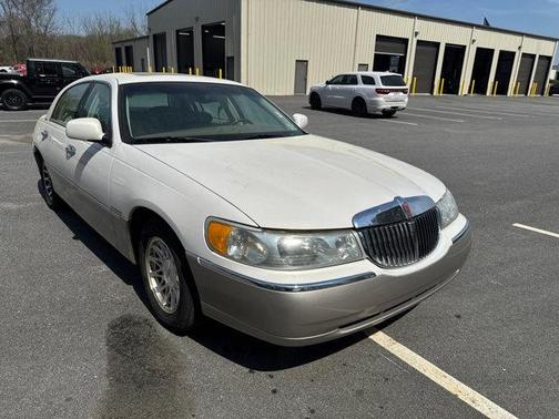 2001 Lincoln Town Car Signature