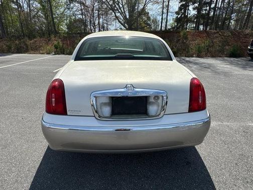 2001 Lincoln Town Car Signature
