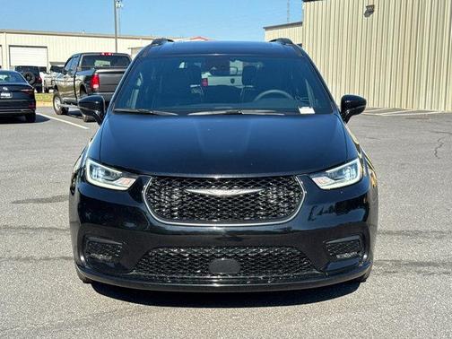 Diamond Black Crystal Pearlcoat 2025 Chrysler Pacifica Limited