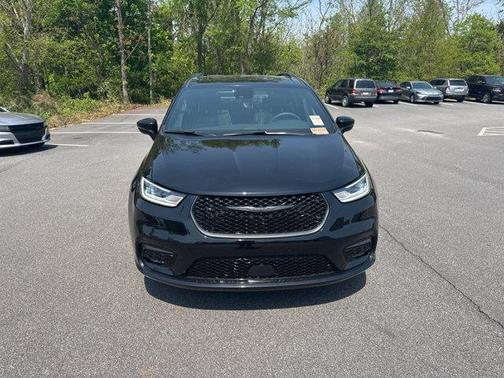 Diamond Black Crystal Pearlcoat 2025 Chrysler Pacifica Limited