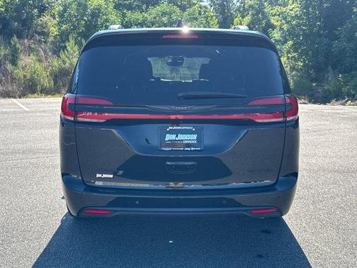 Diamond Black Crystal Pearlcoat 2025 Chrysler Pacifica Limited