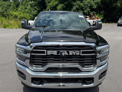 Diamond Black Crystal Pearlcoat 2026 RAM 2500 Big Horn Crew Cab 4x4 6'4' Box