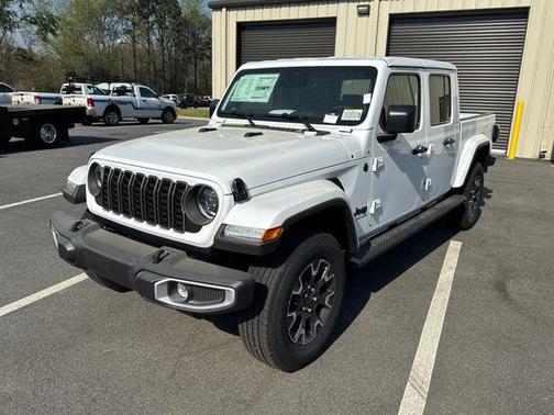 Bright White Clearcoat 2026 Jeep Gladiator Sahara 4x4