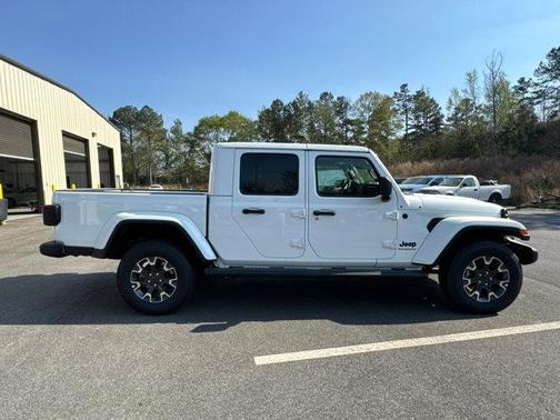 Bright White Clearcoat 2026 Jeep Gladiator Sahara 4x4
