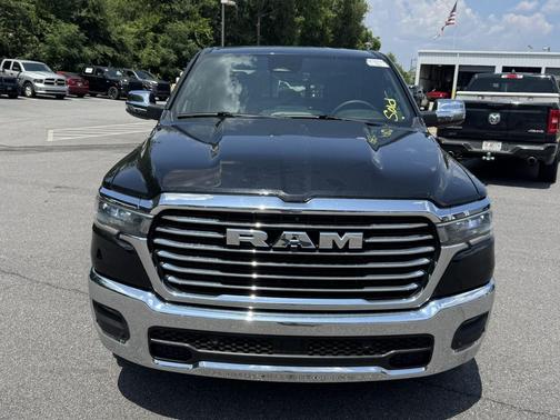 Diamond Black Crystal Pearlcoat 2025 RAM 1500 Laramie