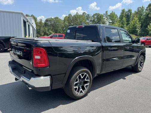 Diamond Black Crystal Pearlcoat 2025 RAM 1500 Laramie