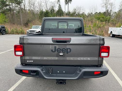 Granite Crystal Metallic Clearcoat 2026 Jeep Gladiator Sport