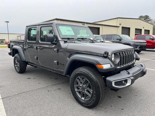 Granite Crystal Metallic Clearcoat 2026 Jeep Gladiator Sport