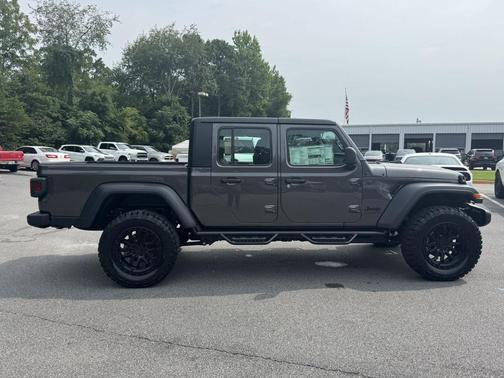 Granite Crystal Metallic Clearcoat 2026 Jeep Gladiator Sport