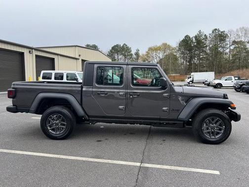Granite Crystal Metallic Clearcoat 2026 Jeep Gladiator Sport