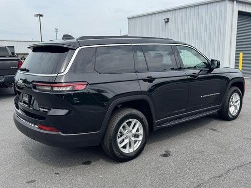 Diamond Black Crystal Pearlcoat 2025 Jeep Grand Cherokee L Laredo