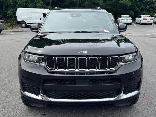 Diamond Black Crystal Pearlcoat 2025 Jeep Grand Cherokee L Laredo