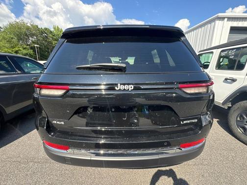 Diamond Black Crystal Pearlcoat 2025 Jeep Grand Cherokee Limited
