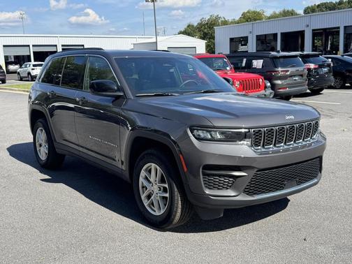 Baltic Gray Metallic Clearcoat 2025 Jeep Grand Cherokee Laredo