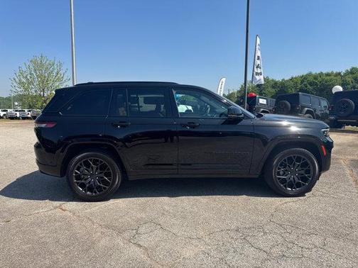 Diamond Black Crystal Pearlcoat 2025 Jeep Grand Cherokee Summit