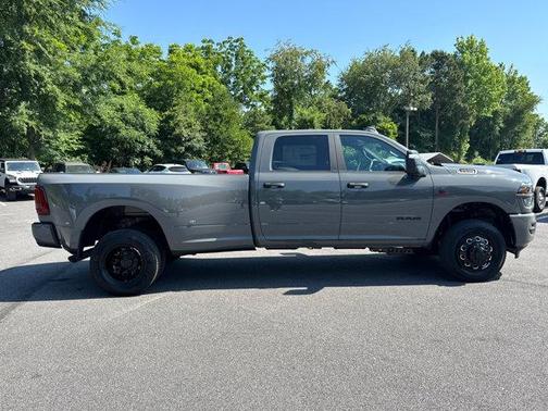 Ceramic Gray Clearcoat 2026 RAM 3500 Big Horn Crew Cab 4x4 8' Box