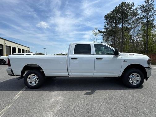 Bright White Clearcoat 2026 RAM 2500 Tradesman Crew Cab 4x4 8' Box