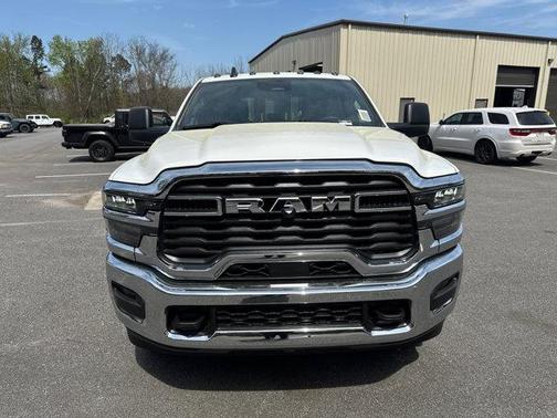 Bright White Clearcoat 2026 RAM 2500 Tradesman Crew Cab 4x4 8' Box
