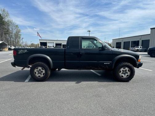 2002 Chevrolet S-10 Base