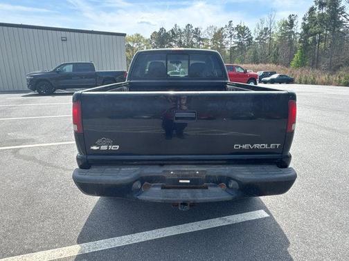 2002 Chevrolet S-10 Base