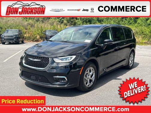 Diamond Black Crystal Pearlcoat 2024 Chrysler Pacifica Limited