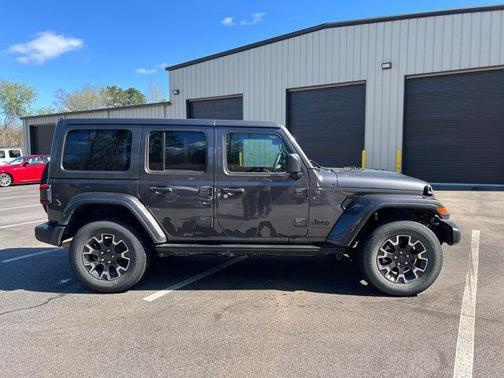2025 Jeep Wrangler 4-Door Sahara 4x4