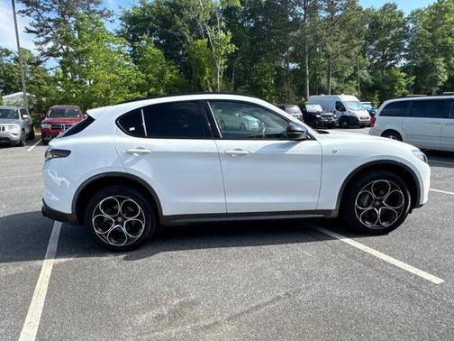 Alfa White 2024 Alfa Romeo Stelvio Ti