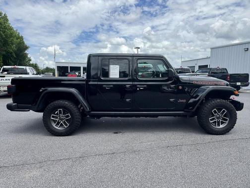 Black Clearcoat 2024 Jeep Gladiator Mojave X