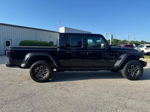 Black Clearcoat 2024 Jeep Gladiator Mojave X