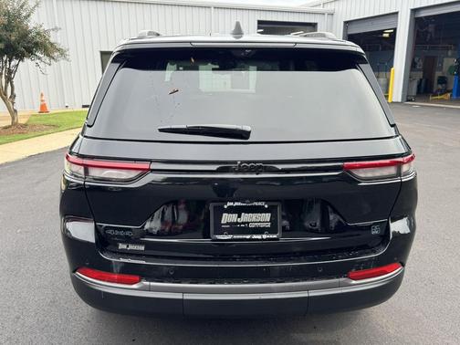 Diamond Black Crystal Pearlcoat 2026 Jeep Grand Cherokee 85th Anniversay Edition 4x4