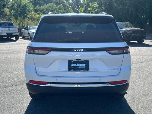 Bright White Clearcoat 2026 Jeep Grand Cherokee Laredo