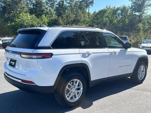 Bright White Clearcoat 2026 Jeep Grand Cherokee Laredo