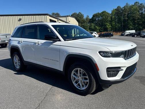 Bright White Clearcoat 2026 Jeep Grand Cherokee Laredo