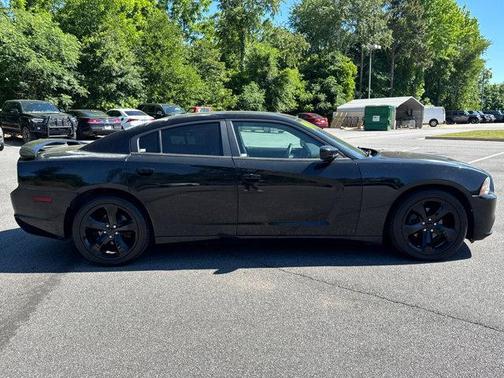 Pitch Black 2014 Dodge Charger SXT