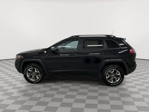 Diamond Black Crystal Pearlcoat 2019 Jeep Cherokee Trailhawk