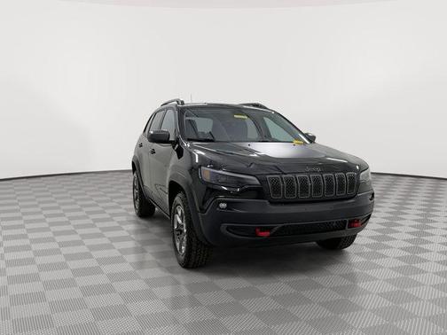 Diamond Black Crystal Pearlcoat 2019 Jeep Cherokee Trailhawk