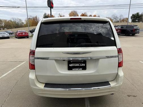 2013 Chrysler Town & Country Touring