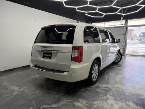 2013 Chrysler Town & Country Touring