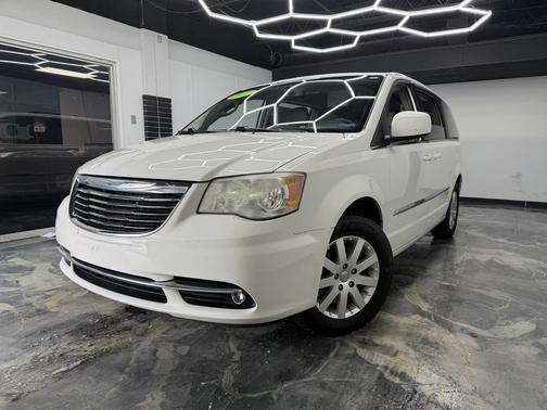 2013 Chrysler Town & Country Touring