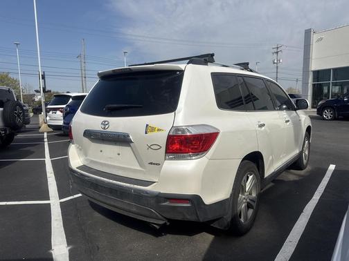 Classic Silver Metallic 2013 Toyota Highlander Limited