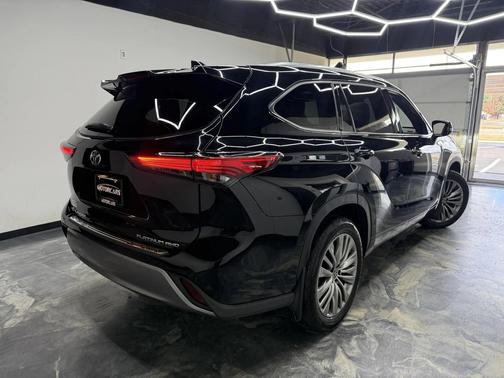2022 Toyota Highlander Platinum