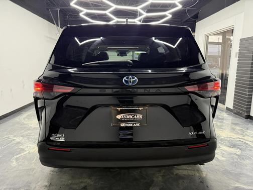 2021 Toyota Sienna XLE 7 Passenger