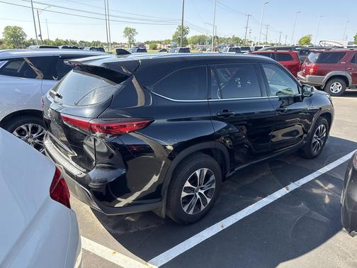 Midnight Black Metallic 2020 Toyota Highlander XLE