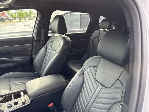 Wolf Gray 2024 Kia Sorento SX