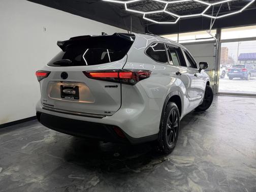 2024 Toyota Highlander Hybrid XLE